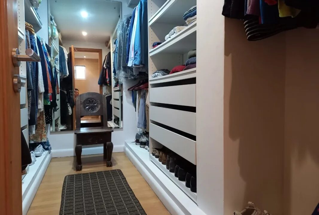 WALKING CLOSET